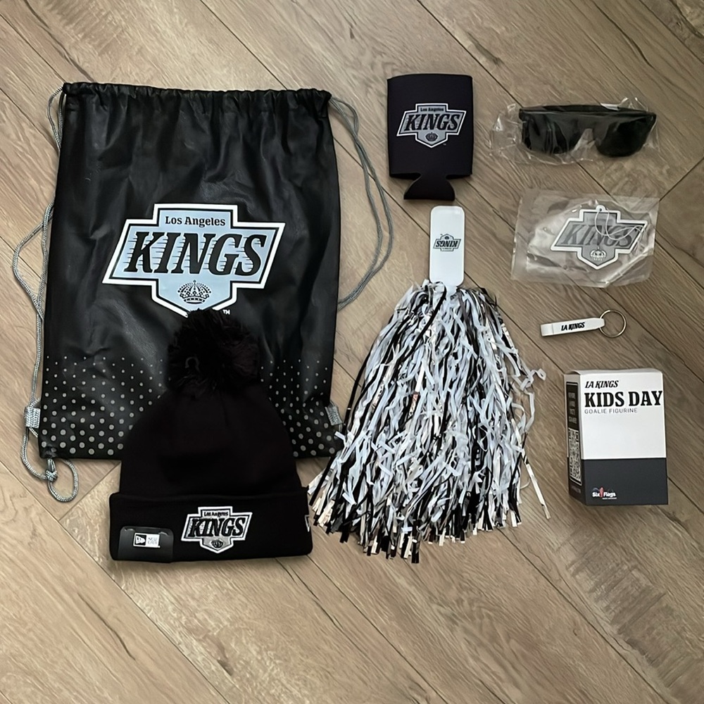 LA Kings hockey Fan starter kit drawstring bag Pom Pom beanie sunglass figurine